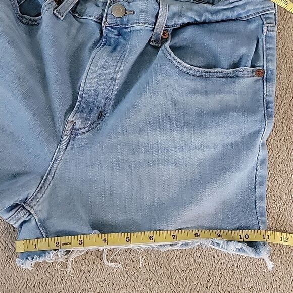 Levi's High Rise Light Wash Frayed Hem Jean Shorts - Size 31 - Picture 10 of 14